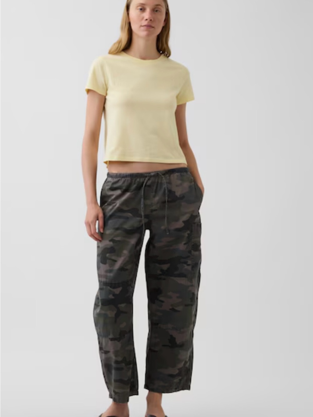 GAP Women's Green Camo Drawstring Cargo Joggers